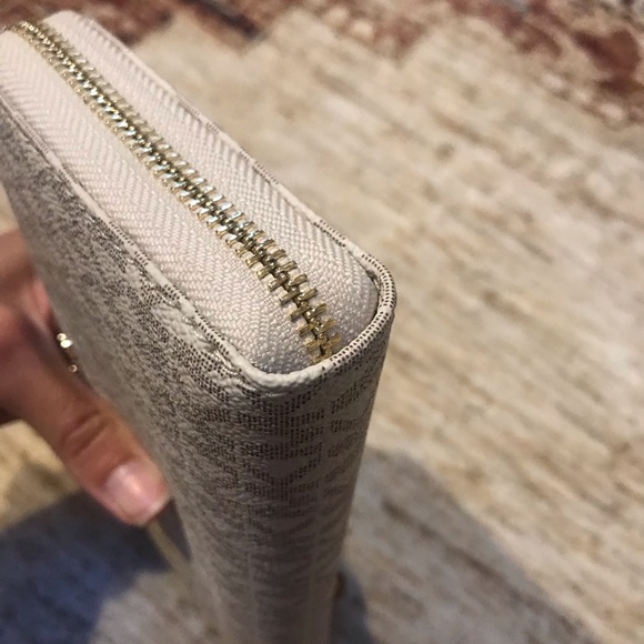 ❌SOLD❌NWT Michael Kors Lg Travel Wallet/Wristlet - Picture 5 of 8